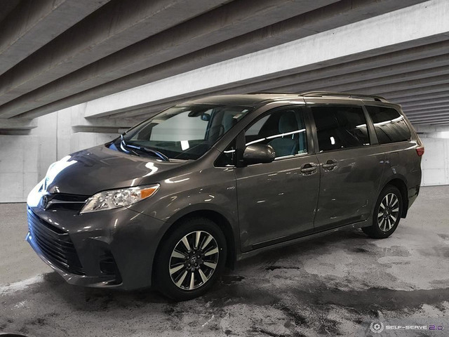  2018 Toyota Sienna LE in Cars & Trucks in Edmonton