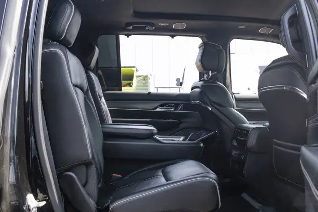 2022 Jeep Grand Wagoneer Obsidian in Cars & Trucks in Edmonton - Image 24