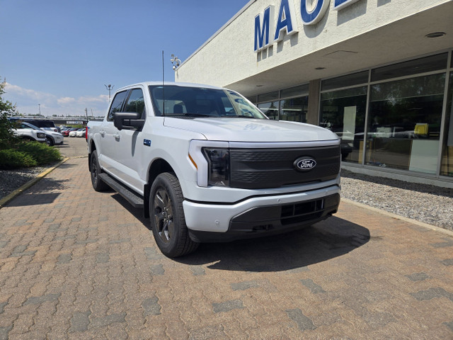 2025 Ford F-150 Lightning FLASH | MAX TOW PKG | MOBILE PWR CORD  in Cars & Trucks in Calgary - Image 2