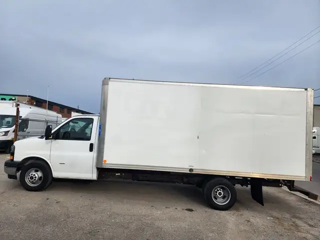 2019 GMC Savana 3500 G3500 - 16Ft Box - V8 Gas - Ramp - Only 84, in Cars & Trucks in City of Toronto - Image 7