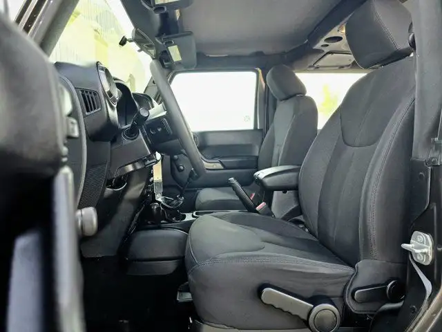 2018 Jeep Wrangler JK Sport | Cloth | Manual in Cars & Trucks in Grande Prairie - Image 14