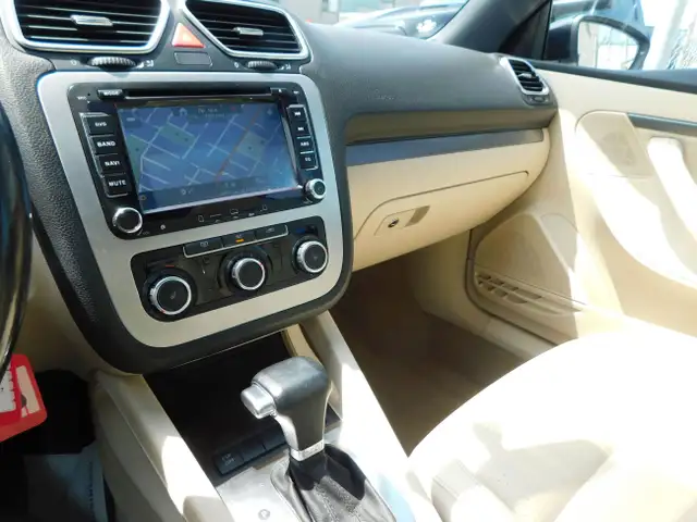 Volkswagen Eos Highline Cuir, Mags GPS Détecteurs Pare Choc Arr  in Cars & Trucks in City of Montréal - Image 39