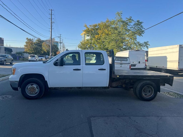 2013 GMC Sierra 3500HD Dually 4WD Crew Cab Flat Bed in Cars & Trucks in City of Toronto - Image 4