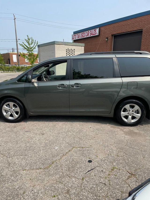 2014 Toyota Sienna LE 8-Passnger power doors backup camera low k in Cars & Trucks in City of Toronto - Image 2