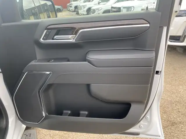2025 GMC Sierra 1500 Crew Cab Standard Box 4-Wheel Drive SLE for in Cars & Trucks in Grande Prairie - Image 15