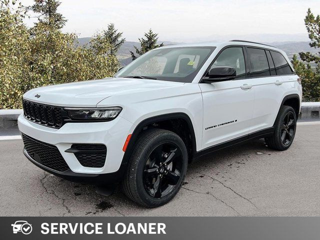 2024 Jeep Grand Cherokee Altitude in Cars & Trucks in Moncton