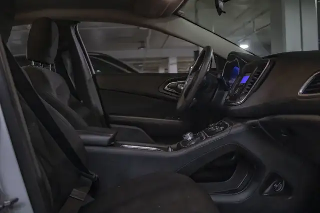 2016 Chrysler 200 LX in Cars & Trucks in Edmonton - Image 21