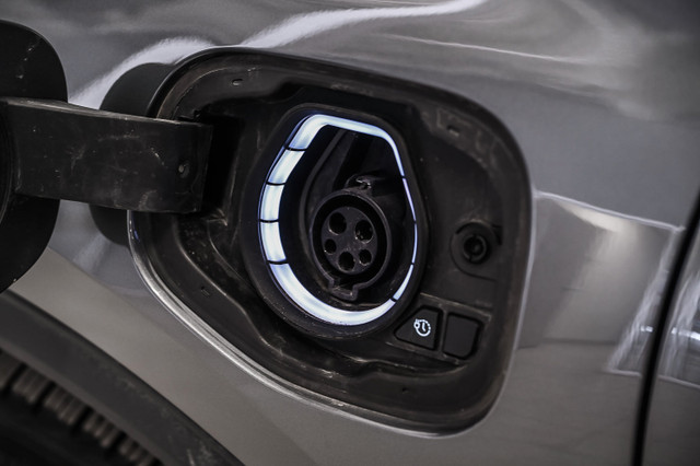 2023 Ford Escape PHEV | Mags | GPS | Caméra | Hitch | Fog llight in Cars & Trucks in City of Montréal - Image 4