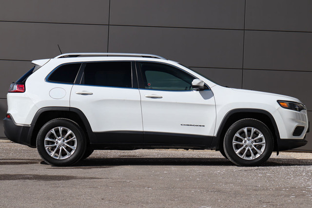 2019 Jeep Cherokee 4x4 North in Cars & Trucks in London - Image 4