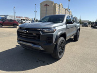 Explore new roads in the redesigned 2025 Chevrolet Colorado Crew Cab Trail Boss in Sterling Grey Met... (image 4)