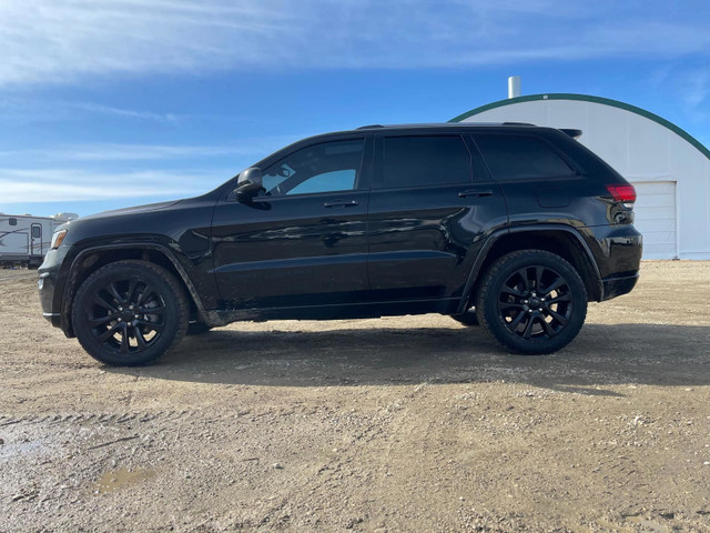 2019 Jeep Grand Cherokee Altitude 4WD in Cars & Trucks in Edmonton - Image 2
