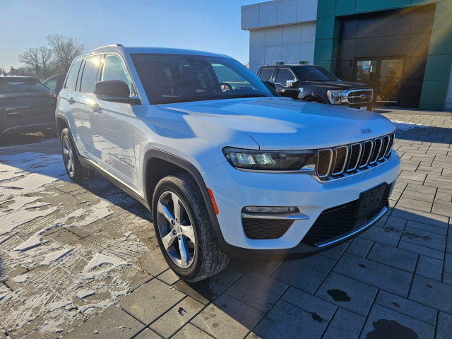 2022 Jeep Grand Cherokee in Cars & Trucks in Ottawa - Image 4