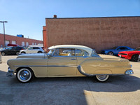 1954 Pontiac Chieftain Butternut Beige Beauty with Classic Two-Tone Charm Step back in time with thi... (image 6)