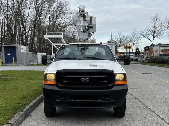 2001 ford F-450 SD Altec Service Truck Bucket Truck 2WD in Heavy Trucks in Richmond - Image 4