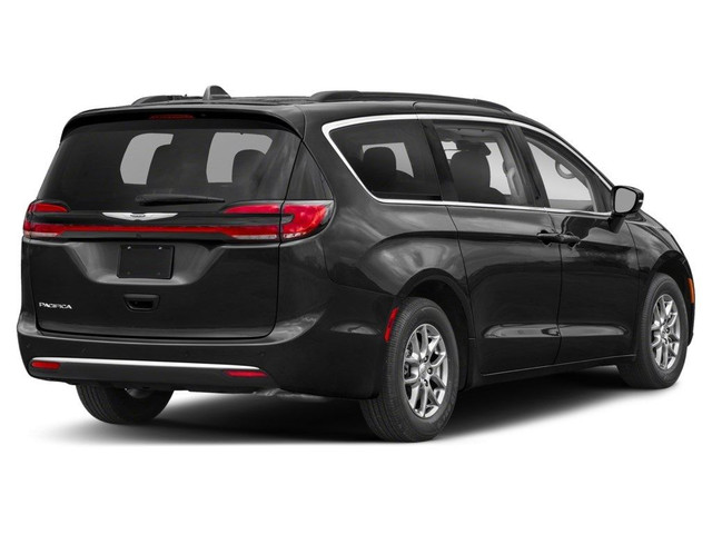 2022 Chrysler Pacifica Touring L FWD in Cars & Trucks in Hamilton - Image 2