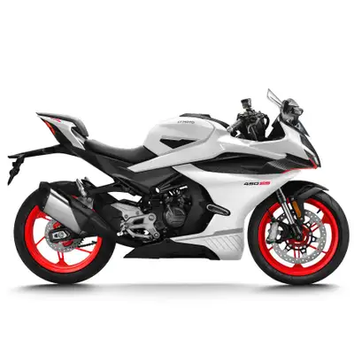 CFMOTO 450SS 2025 Avec la 450SS CFMOTO fait entrer le modèle futuriste dans la réalité. La 450SS a u...