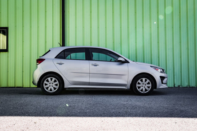 2022 Kia Rio 5-door LX+ dans Autos et camions  à Kingston - Image 2