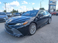 LOW KMS! XLE HYBRID, BLACK ON BLACK, FULL OPTION, LEATHER INTERIOR, HEATED SEATS, POWER SUNROOF/MOON... (image 7)