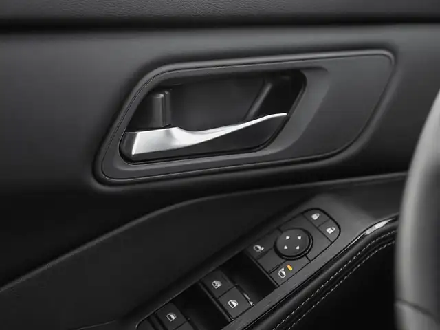 2025 Nissan Rogue 60th ANNIVERSARY EDITION dans Autos et camions dans Belleville - Image 17