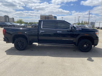 Forged to tackle the mightiest of tasks, the 2022 GMC Sierra 3500HD Denali, with its Ebony Twilight... (image 9)