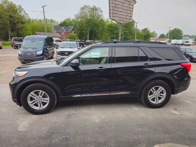 2020 Ford Explorer XLT 4WD in Cars & Trucks in Chatham-Kent - Image 13