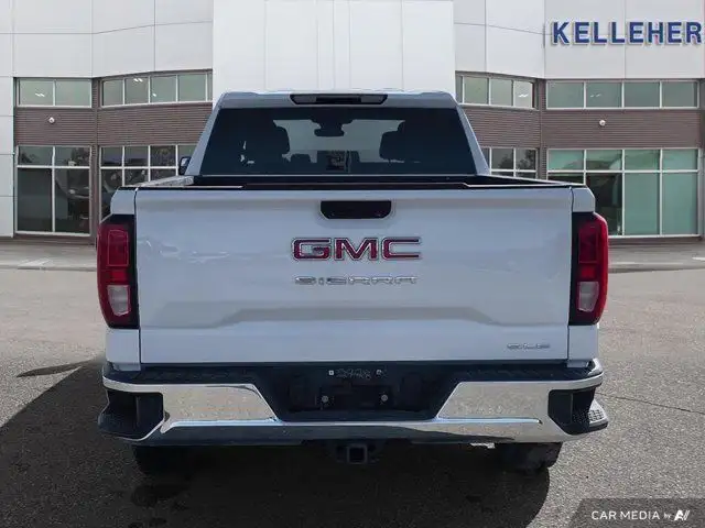 2023 GMC Sierra 1500 SLE Crew Cab 4x4 | Clean Carfax in Cars & Trucks in Brandon - Image 5