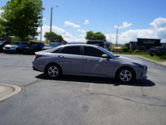 2022 Hyundai Elantra Essential | 1 Owner | No Accidents in Cars & Trucks in Hamilton - Image 4