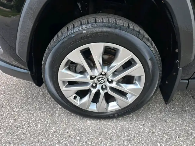 2019 Toyota RAV4 XLE Sunroof , Leather Heated Seats,Heated Steri in Cars & Trucks in City of Toronto - Image 11