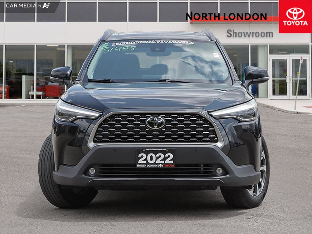 2022 Toyota Corolla Cross XLE RARE FIND - ONE OWNER - CLEAN C... in Cars & Trucks in London - Image 2