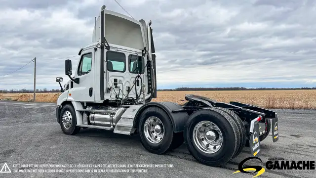 2015 FREIGHTLINER CASCADIA DAY CAB in Heavy Trucks in Chilliwack - Image 7