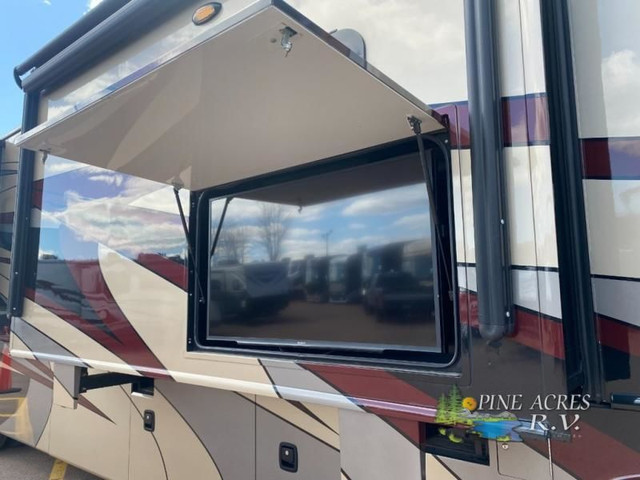 2018 Fleetwood RV Discovery 38K in RVs & Motorhomes in Moncton - Image 4