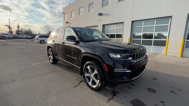 2023 Jeep Grand Cherokee 4xe BASE | Remote Start | Heated Seats in Cars & Trucks in Edmonton - Image 3