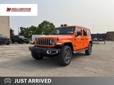 This Jeep Wrangler has a trusty Regular Unleaded V-6 3.6 L/220 engine powering this Automatic transm...