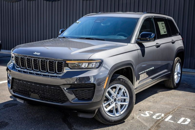 2024 JEEP Grand Cherokee Laredo in Cars & Trucks in Kamloops - Image 3