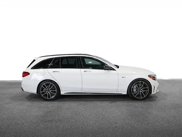 2020 Mercedes-Benz C-Class AMG C43 4MATIC Wagon Drivers Package  in Cars & Trucks in Laval / North Shore - Image 3