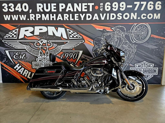 2011 Harley-Davidson CVO Street Glide FLHXSE in Touring in Saguenay
