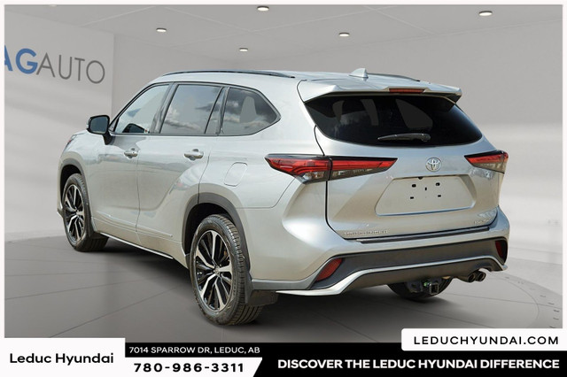 2021 Toyota Highlander XSE Sunroof, 20-inch wheels,  Power liftg in Cars & Trucks in Edmonton - Image 4