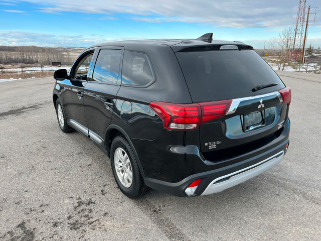 2019 Mitsubishi Outlander ES AWD in Cars & Trucks in Calgary - Image 2