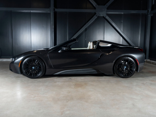 2020 BMW i8 2020 BMW i8 Roadster in Cars & Trucks in Québec City - Image 2