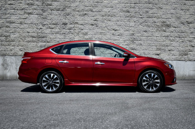 2018 Nissan Sentra 1.6 SR Turbo Manual • HEATED SEATS • R-V CAM in Cars & Trucks in Ottawa - Image 2
