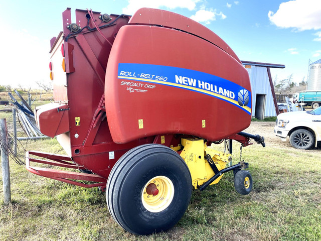 2014 New Holland RB560 Round Baler in Farming Equipment in Saskatoon - Image 3