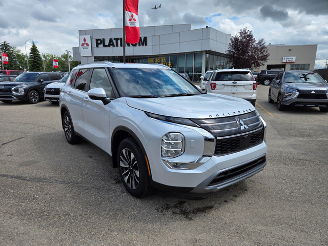 2025 Mitsubishi Outlander LE in Cars & Trucks in Calgary