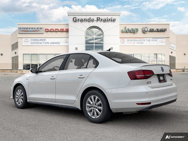 2016 Volkswagen Jetta Hybrid TSI DSG | Leather | Heated Seats in Cars & Trucks in Grande Prairie - Image 4
