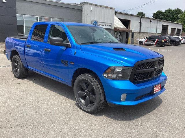 2022 Ram 1500 Classic EXPRESS CREW 4X4|5.7L HEMI| NIGHT EDITION in Cars & Trucks in Oakville / Halton Region - Image 3