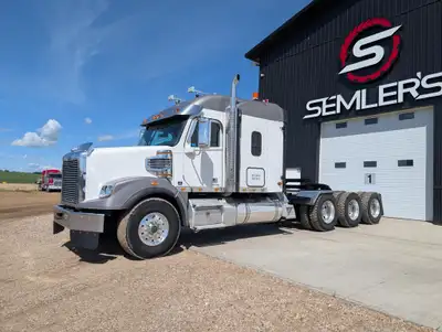 2013 FREIGHTLINER CORONADO 122SD Tri Drive Tractor with Wet Kit! Located near Westlock Alberta Motor...