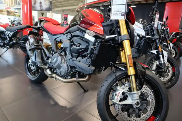 2025 Ducati Monster SP in Sport Bikes in Edmonton - Image 2