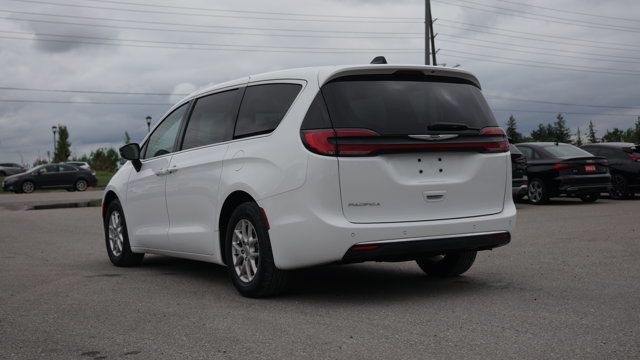 2024 Chrysler Pacifica Touring-L | Leather | Stow 'n Go in Cars & Trucks in Guelph - Image 4