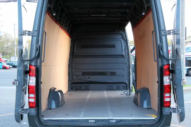 2017 Mercedes-Benz Sprinter 2500 170"+3-Passenger+Certified dans Autos et camions dans Région de Mississauga/Peel - Image 11