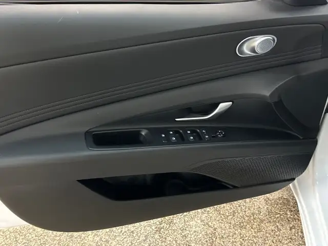 2025 Hyundai Elantra Preferred w/Tech Package SUNROOF/NAVI/80... in Cars & Trucks in Belleville - Image 12