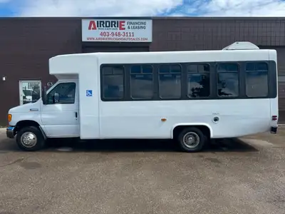 2006 Ford E-450 18 Passenger Bus 6.8L V10 Gas 148,309 KM RWD Wheelchair Ramp/Lift Interior Lighting,...